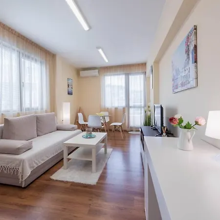 Serenity Apartment Warna